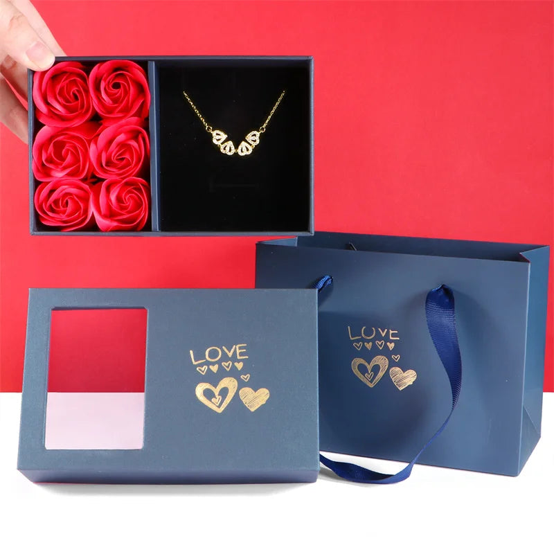 Colar Trevo de Coração Magnético + Caixa Com 6 Rosas Preservadas - loja express criativo